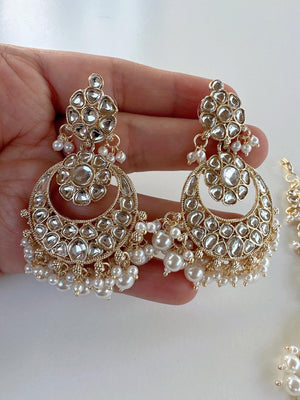 Gold Kundan Tikka w/Earring Set//Indian Bridal Maang Tikka Set/ Indian jewelry/jewelry/Bridesmaid Gifts/Kundnan jewelry set
