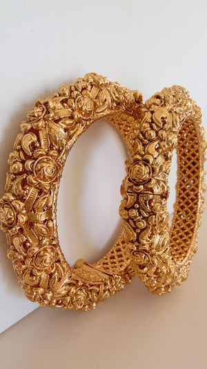 Traditional Gold Plated Bangles Set Of 2/Indian Bangles/Antique gold Kada/Kundan bridal bangles set/Gold Kada/Gold Lookalike Bangle