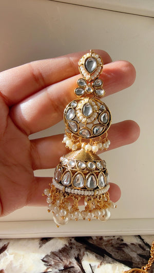 Semi Bridal gold Kundan Necklace Set with long jhumka and Tikka /Kundan Choker/Indian necklace/Indian wedding jewelry/Bridal necklace set