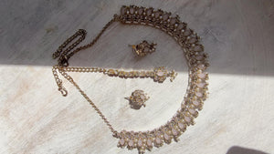 Petite look Antique Polki Kundan Baby pink Necklace Set with stud Earrings and Tikka | Indian Jewelry | Bridal Jewelry Kaur