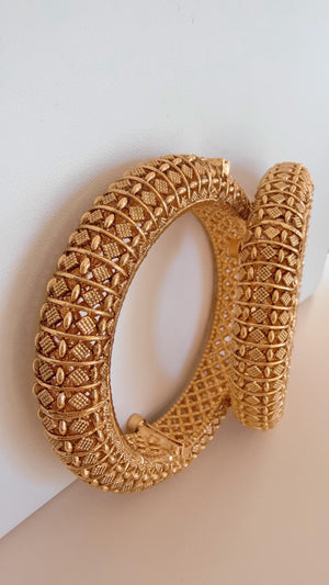 Traditional Gold Plated Bangles Set Of 2/Indian Bangles/Antique gold Kada/Kundan bridal bangles set/kada bangle set/Indian bangles Bracelets
