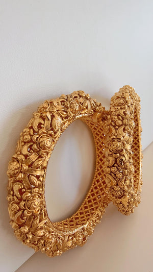 Traditional Gold Plated Bangles Set Of 2/Indian Bangles/Antique gold Kada/Kundan bridal bangles set/Gold Kada/Gold Lookalike Bangle