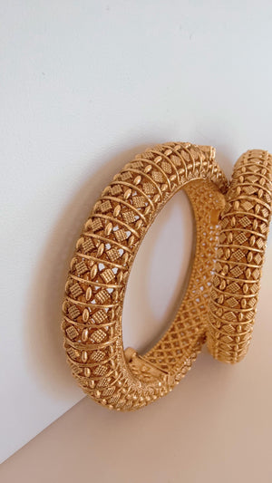 Traditional Gold Plated Bangles Set Of 2/Indian Bangles/Antique gold Kada/Kundan bridal bangles set/kada bangle set/Indian bangles Bracelets