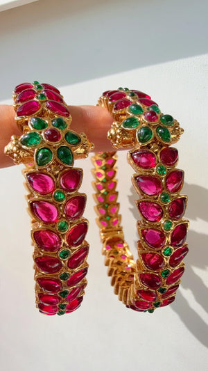 Kemp Ruby green Openable Gold kada /Antique gold Kada/Kundan bridal bangles set/Gold Kada/Indian bangles Bracelets
