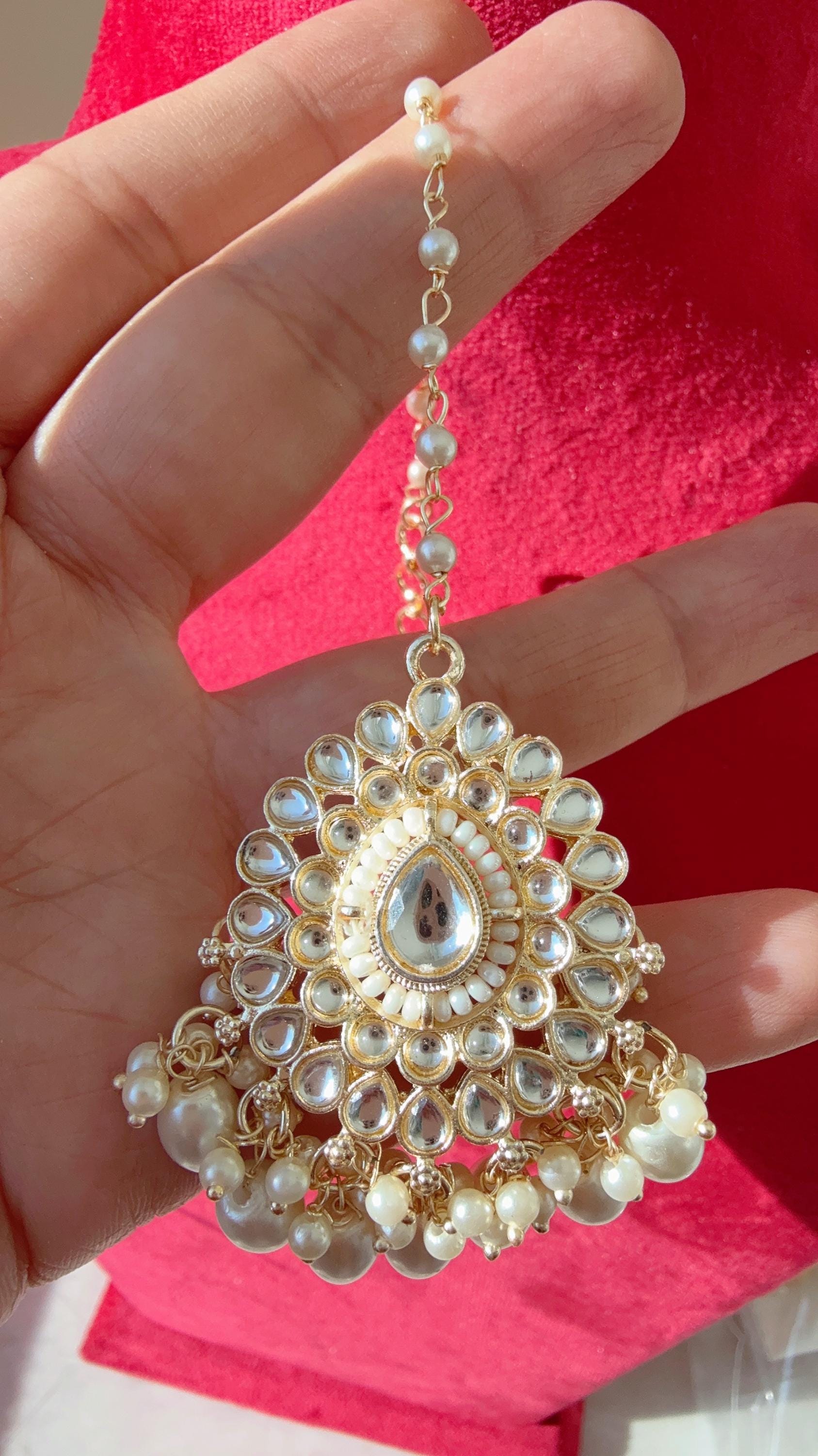 Gold Kundan Tikka w/Earring Set//Indian Bridal Maang Tikka Set/ Indian jewelry/jewelry/Bridesmaid Gifts/Kundnan jewelry set