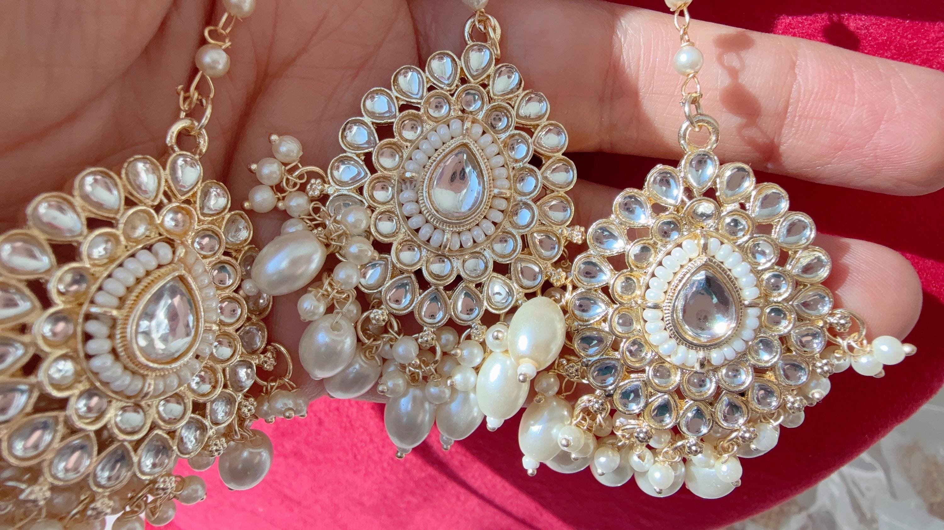 Gold Kundan Tikka w/Earring Set//Indian Bridal Maang Tikka Set/ Indian jewelry/jewelry/Bridesmaid Gifts/Kundnan jewelry set