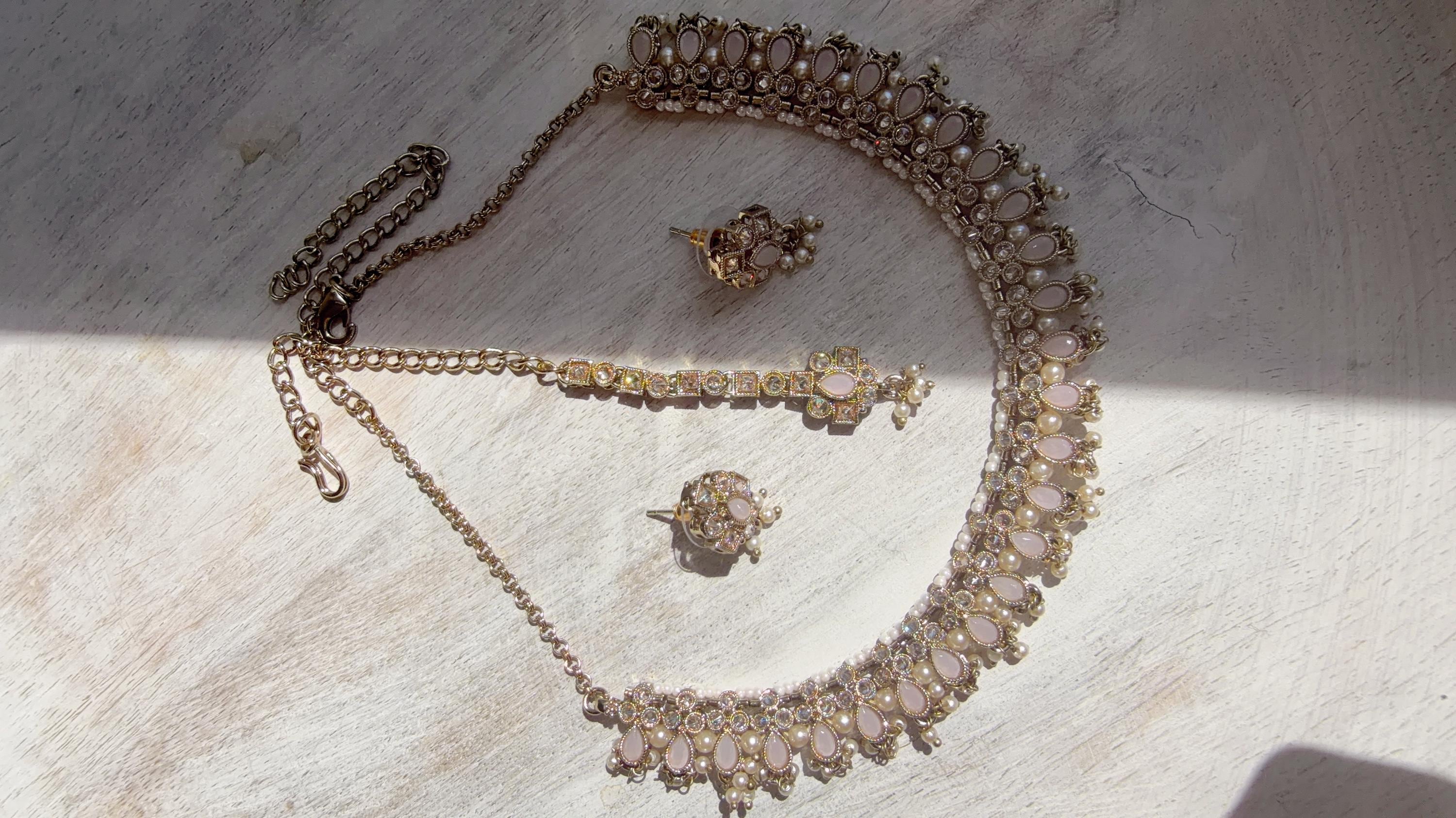 Petite look Antique Polki Kundan Baby pink Necklace Set with stud Earrings and Tikka | Indian Jewelry | Bridal Jewelry Kaur