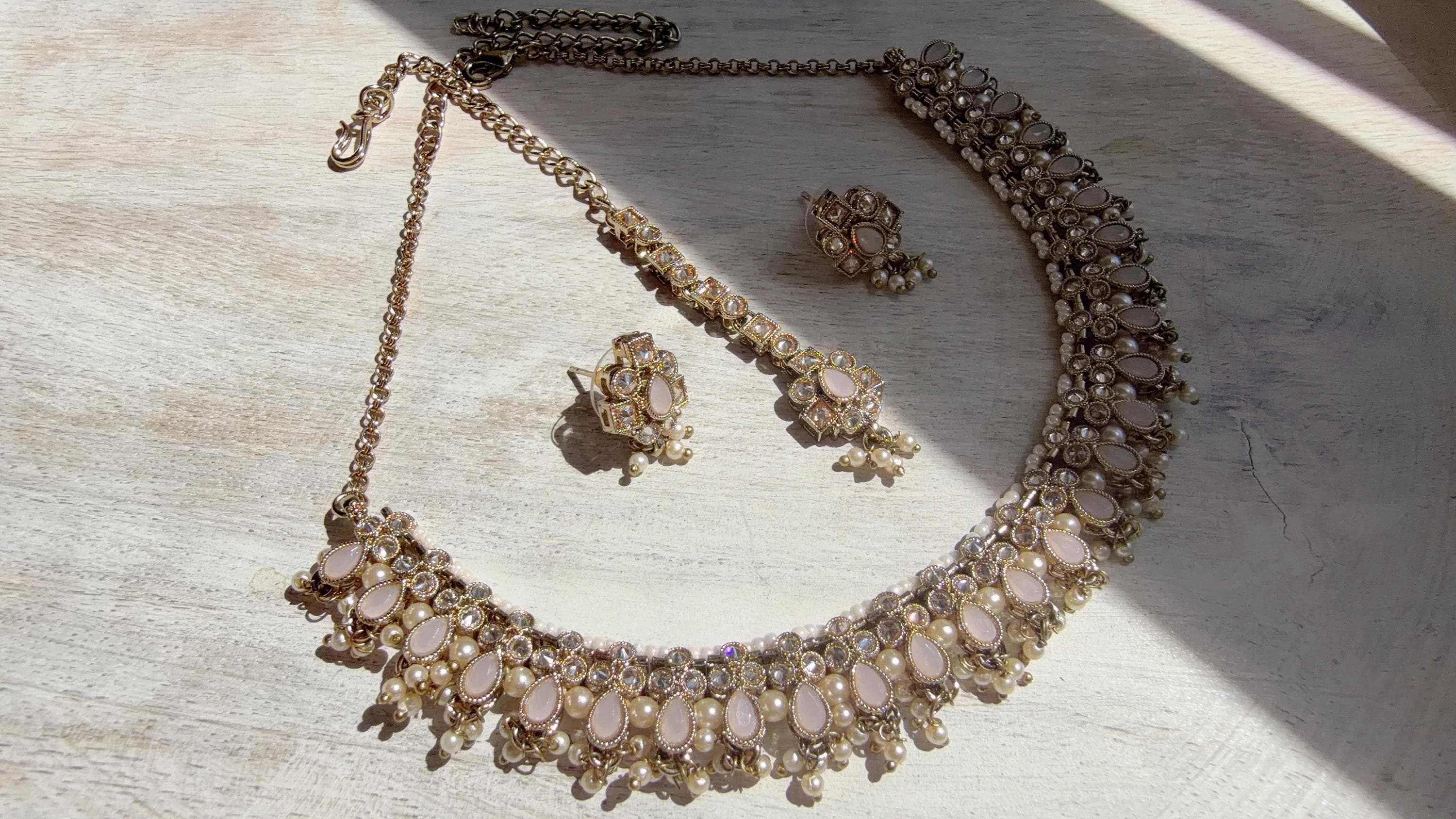 Petite look Antique Polki Kundan Baby pink Necklace Set with stud Earrings and Tikka | Indian Jewelry | Bridal Jewelry Kaur