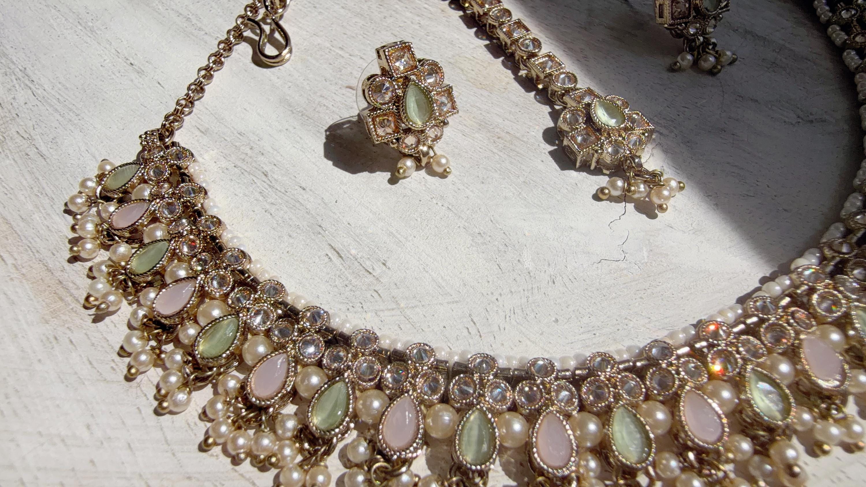 Petite look Antique Polki Kundan Mint pink Necklace Set with stud Earrings and Tikka | Indian Jewelry | Bridal Jewelry Kaur