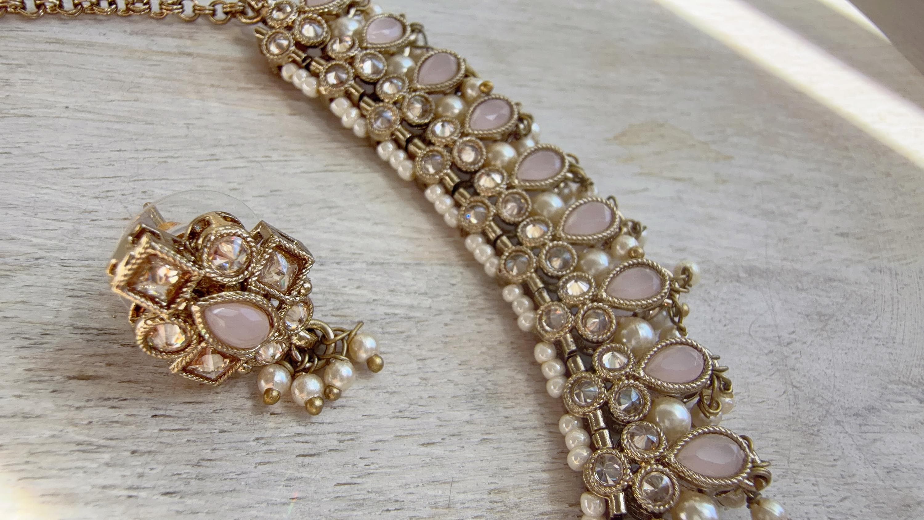 Petite look Antique Polki Kundan Baby pink Necklace Set with stud Earrings and Tikka | Indian Jewelry | Bridal Jewelry Kaur