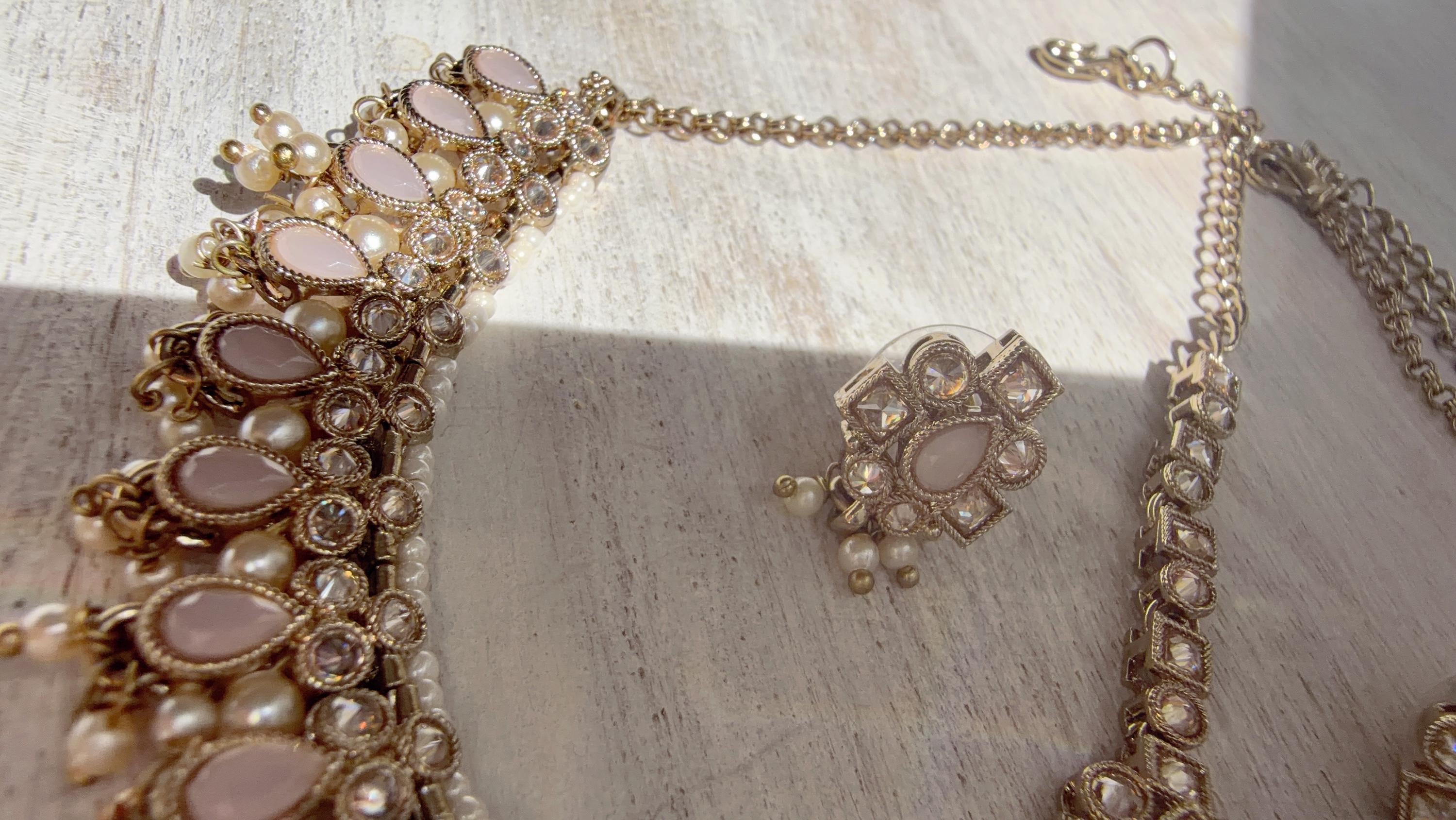 Petite look Antique Polki Kundan Baby pink Necklace Set with stud Earrings and Tikka | Indian Jewelry | Bridal Jewelry Kaur