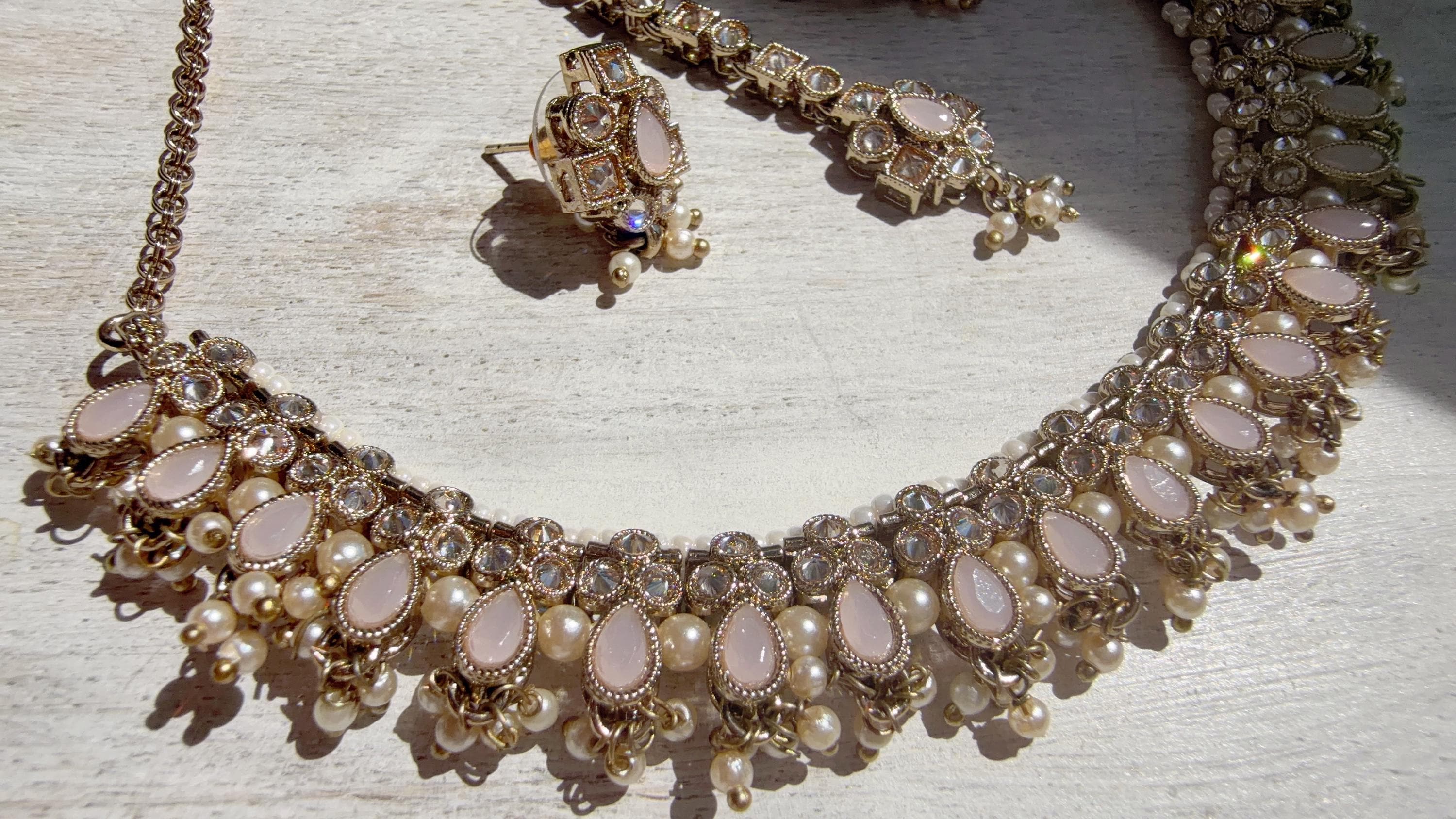 Petite look Antique Polki Kundan Baby pink Necklace Set with stud Earrings and Tikka | Indian Jewelry | Bridal Jewelry Kaur