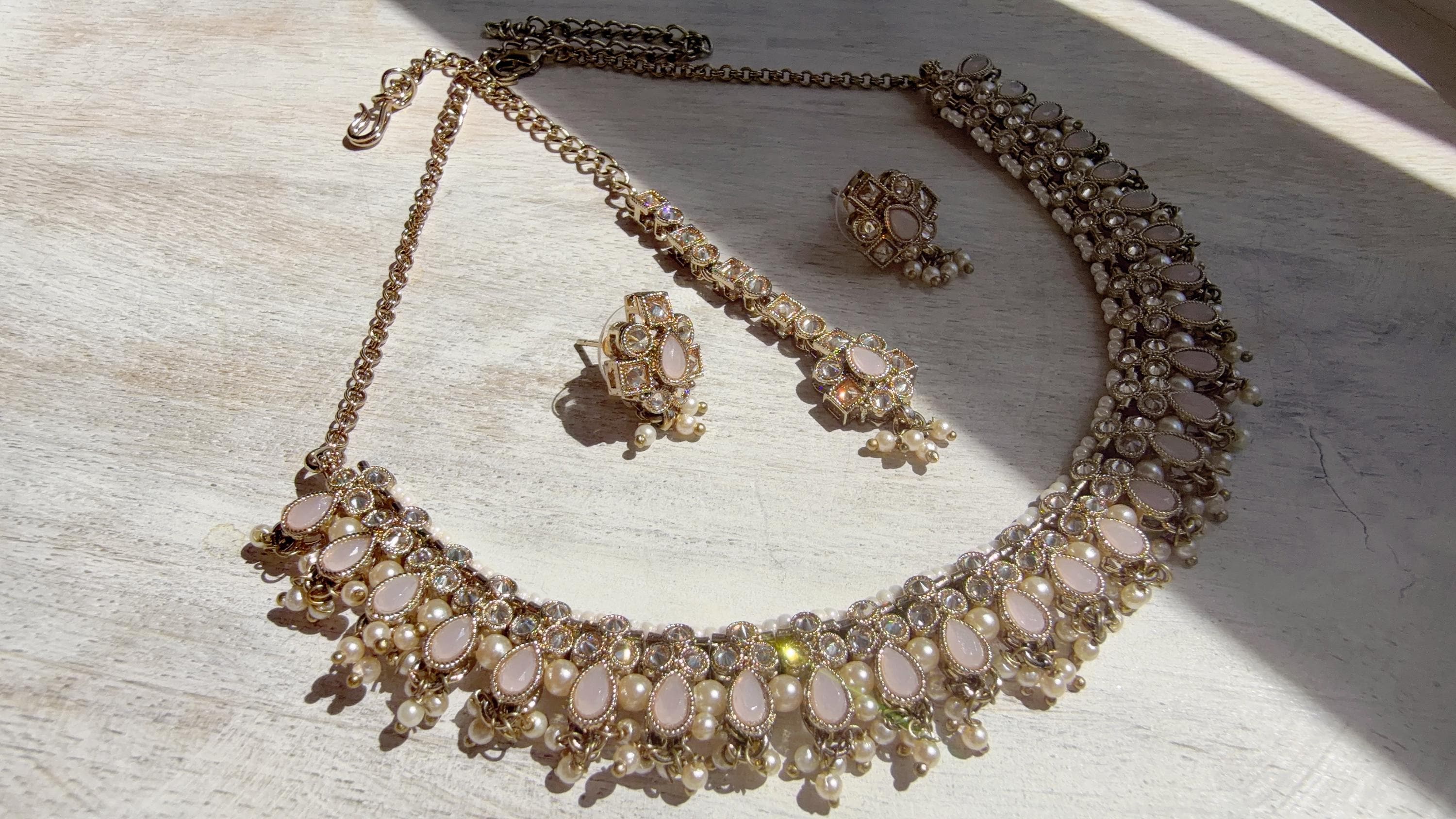 Petite look Antique Polki Kundan Baby pink Necklace Set with stud Earrings and Tikka | Indian Jewelry | Bridal Jewelry Kaur
