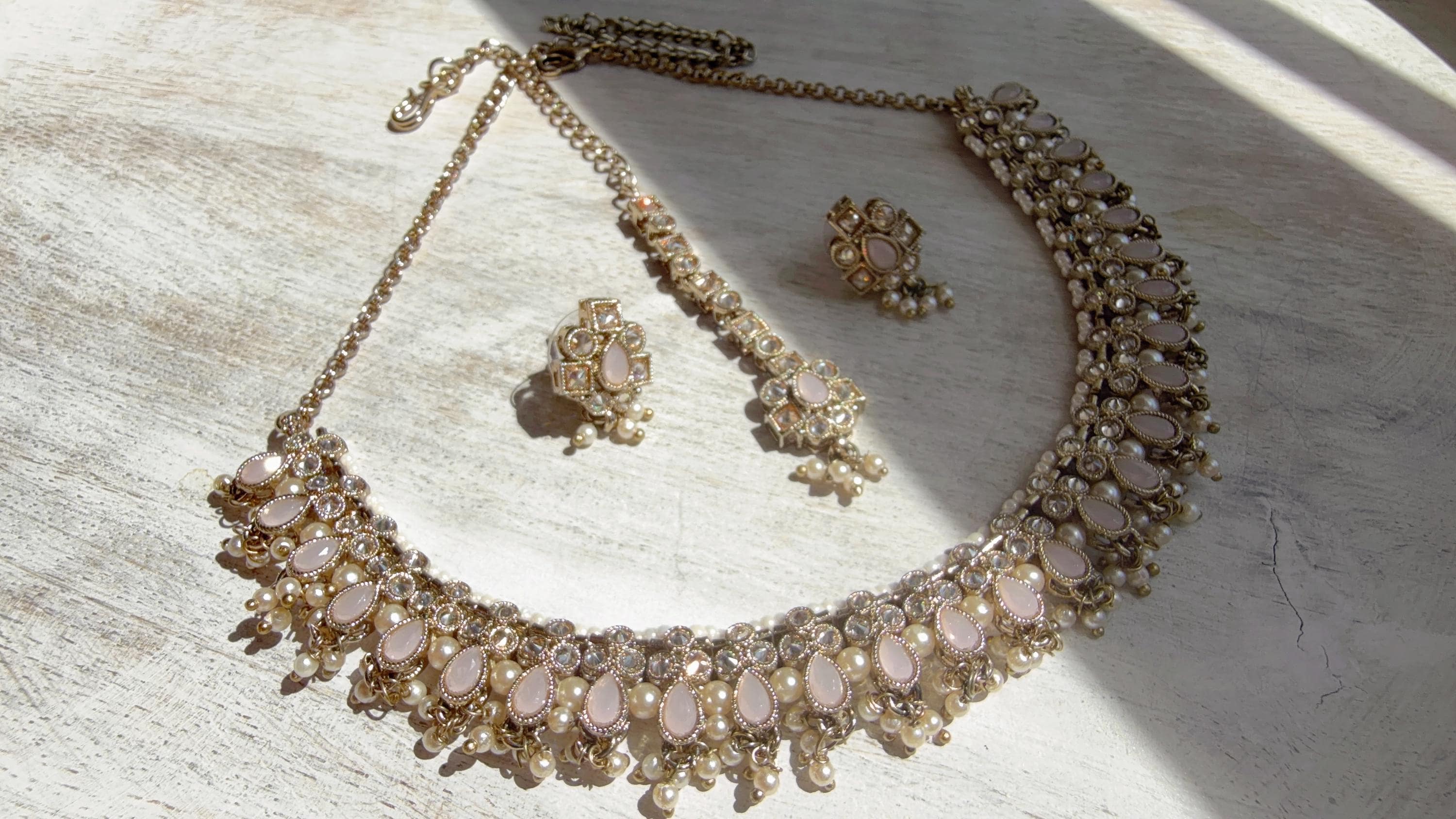 Petite look Antique Polki Kundan Baby pink Necklace Set with stud Earrings and Tikka | Indian Jewelry | Bridal Jewelry Kaur