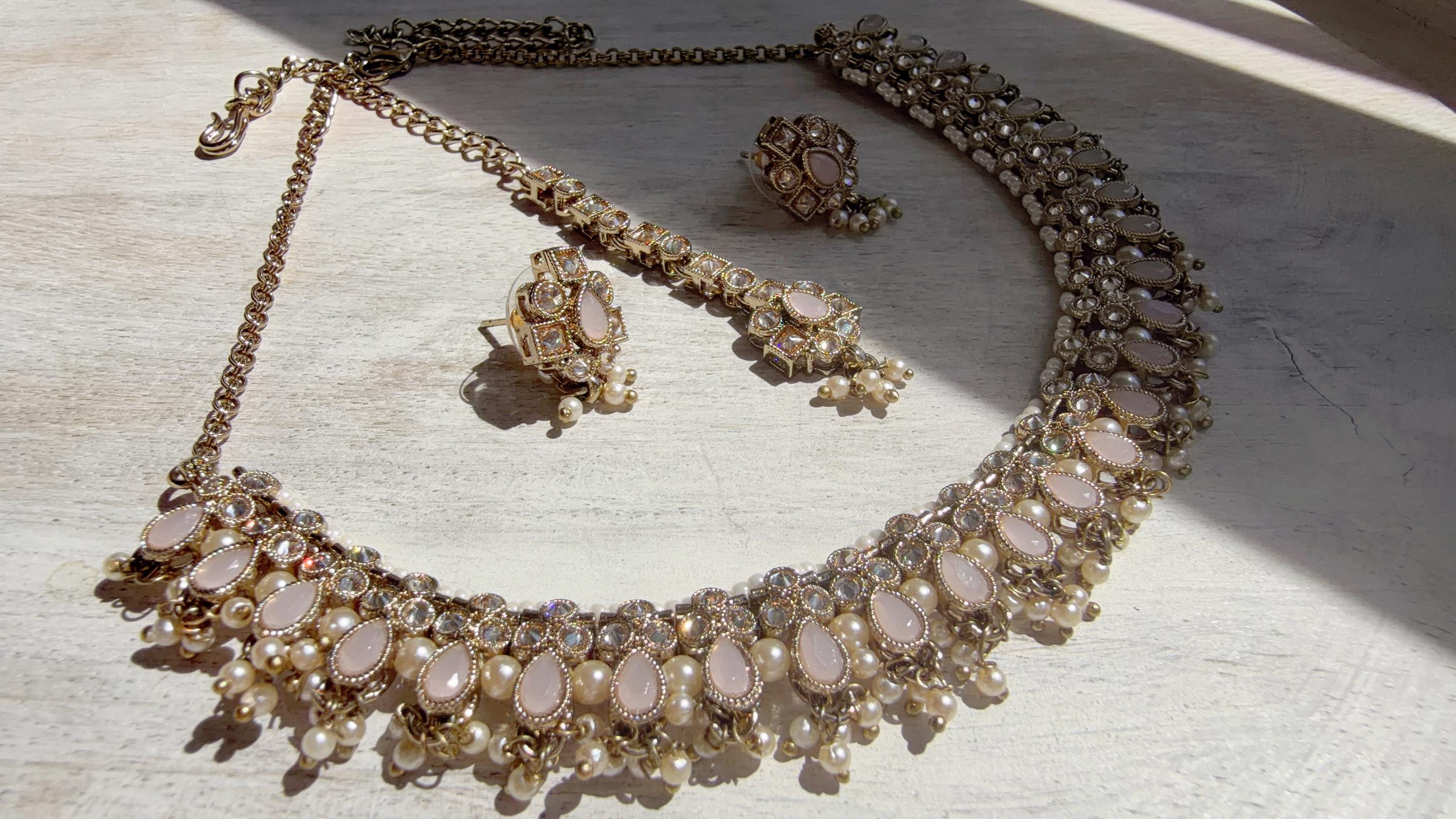 Petite look Antique Polki Kundan Baby pink Necklace Set with stud Earrings and Tikka | Indian Jewelry | Bridal Jewelry Kaur
